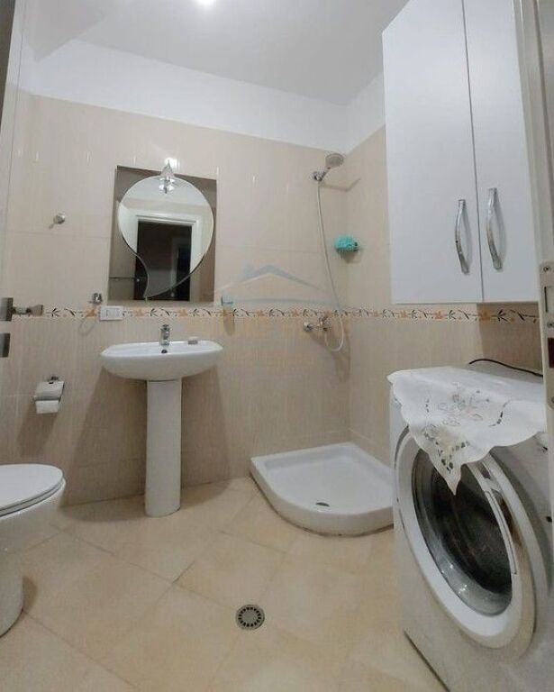 Shitet, Apartament 2+1+2, Rruga 5 Maji, Tirane.
