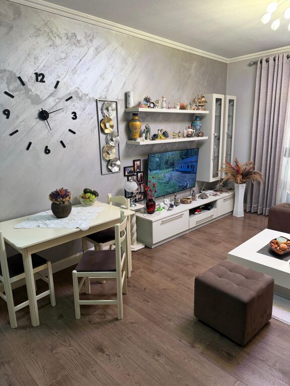 2+1,i mobiluar te globe rruge e kavajes,225 mije euro