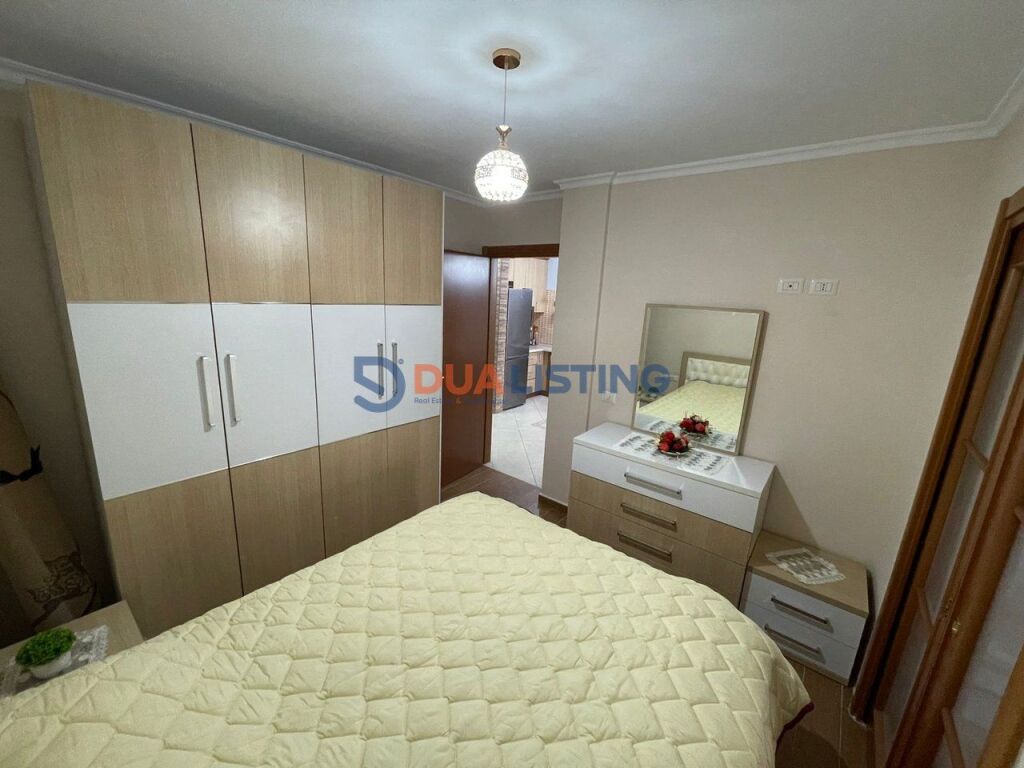 Jepet me qira apartament 1+1 i konvertuar në 2+1 të vogël, 📍 Liqeni i Thatë