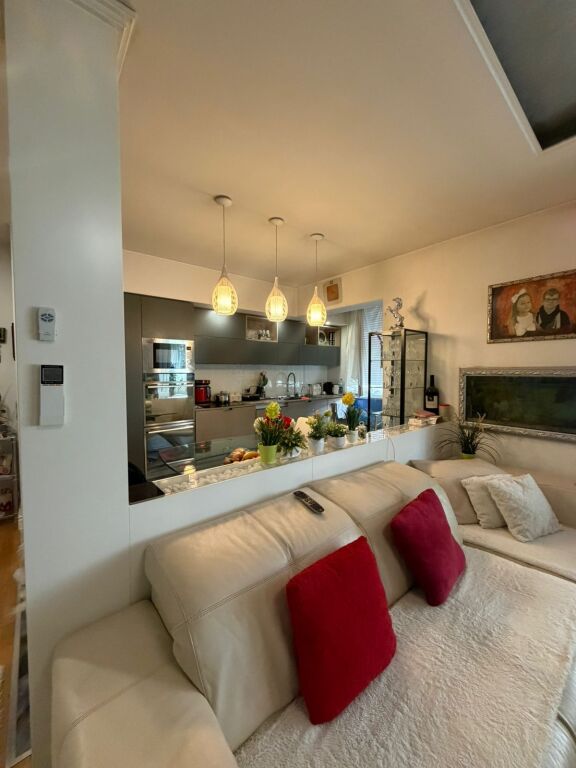 Shitje | Apartament 3 + 1 | Komuna e Parisit | 300000 €