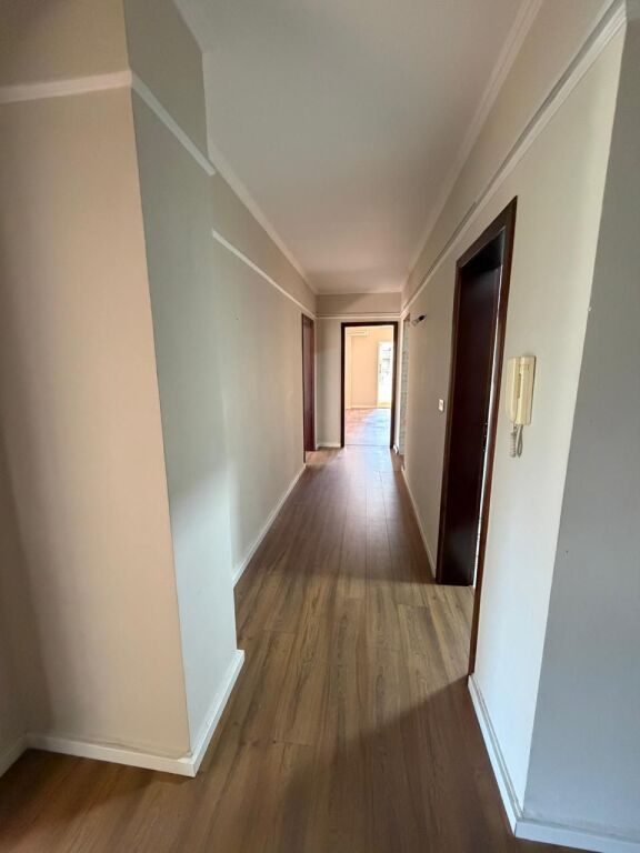 🏢 Jepet me qira ambient për zyra/biznes  📍 Sheshi Willson💰 Çmimi: 1,800 €/muaj (neto)