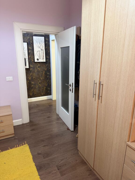 2+1,i mobiluar te globe rruge e kavajes,225 mije euro