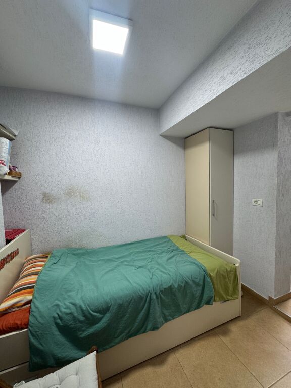 Shitet apartament te xhamia xhura-okazion