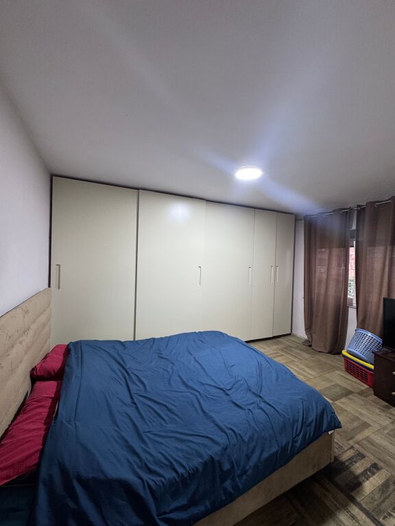 Shitet apartament te xhamia xhura-okazion