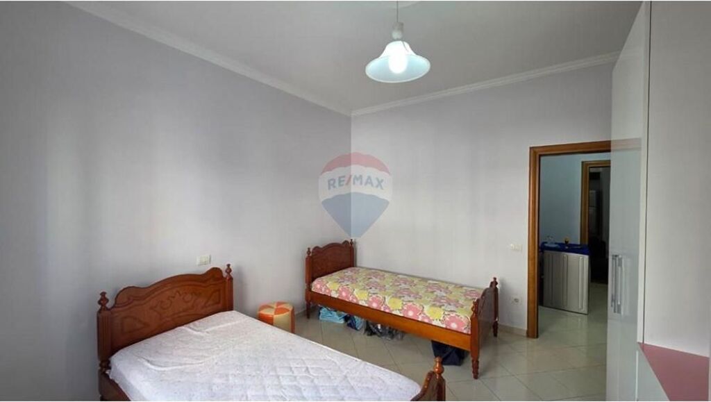 Apartament 3+1+2 me qera , prane Conad