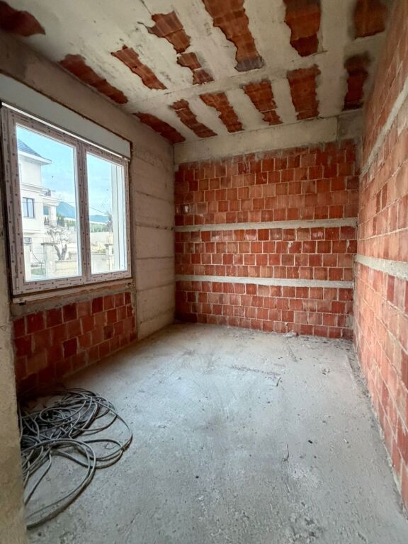 Vilë 3-Katëshe për Shitje – Collina Verde