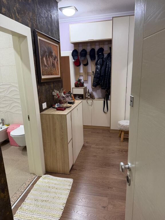 2+1,i mobiluar te globe rruge e kavajes,225 mije euro