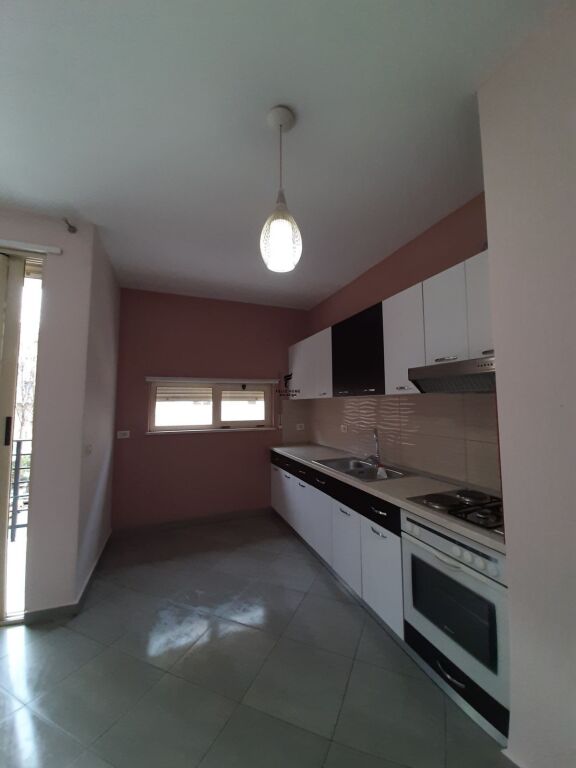 ZYRE ME QERA 75 M2 KOMUNA E PARISIT 60.000 LEKE FH-70318