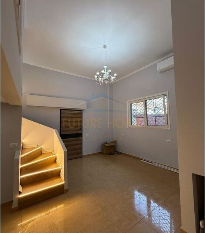 Shitet,Duplex 1+1, Rruga "Shefqet Kuka", Fresk