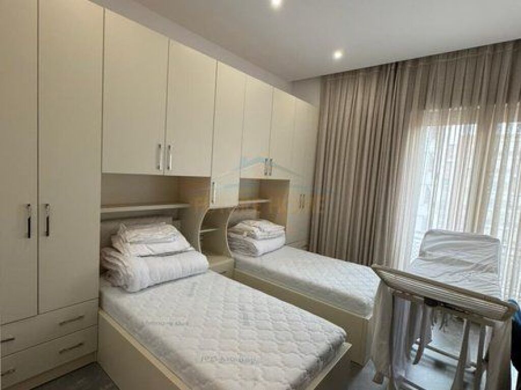 Affitto, Appartamento 2+1+2+Posto Auto, Complesso Delijorgji, Tirana.