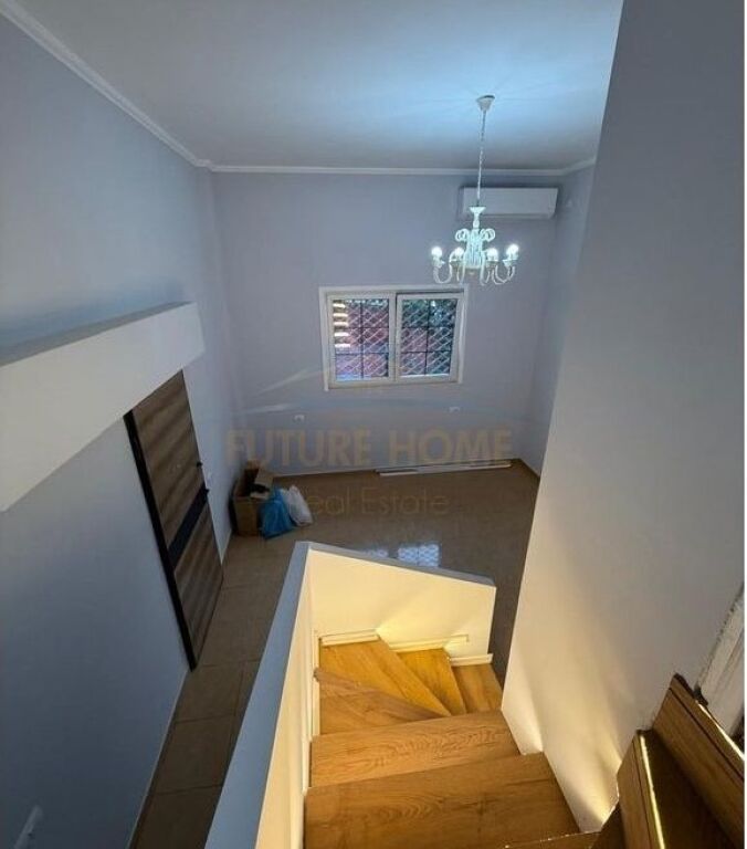 Shitet,Duplex 1+1, Rruga "Shefqet Kuka", Fresk