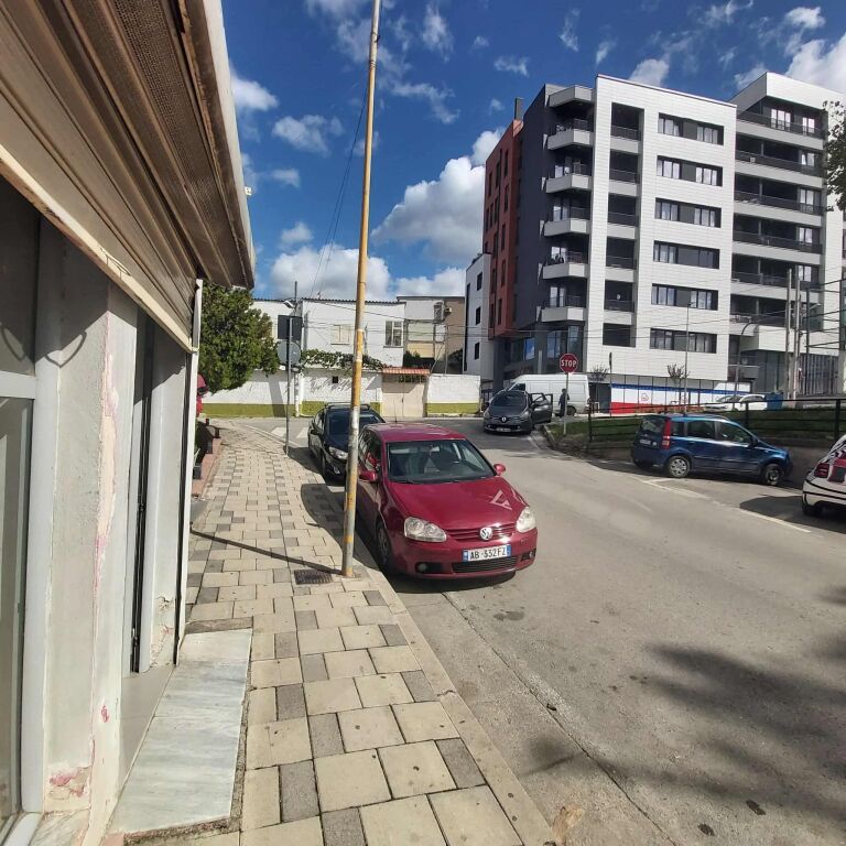 SHITET  LOKALI, TIRANE , Prane Qytet Studentit