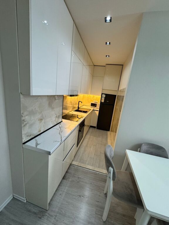 Apartament 1+1 me qira – 4 Dëshmorët