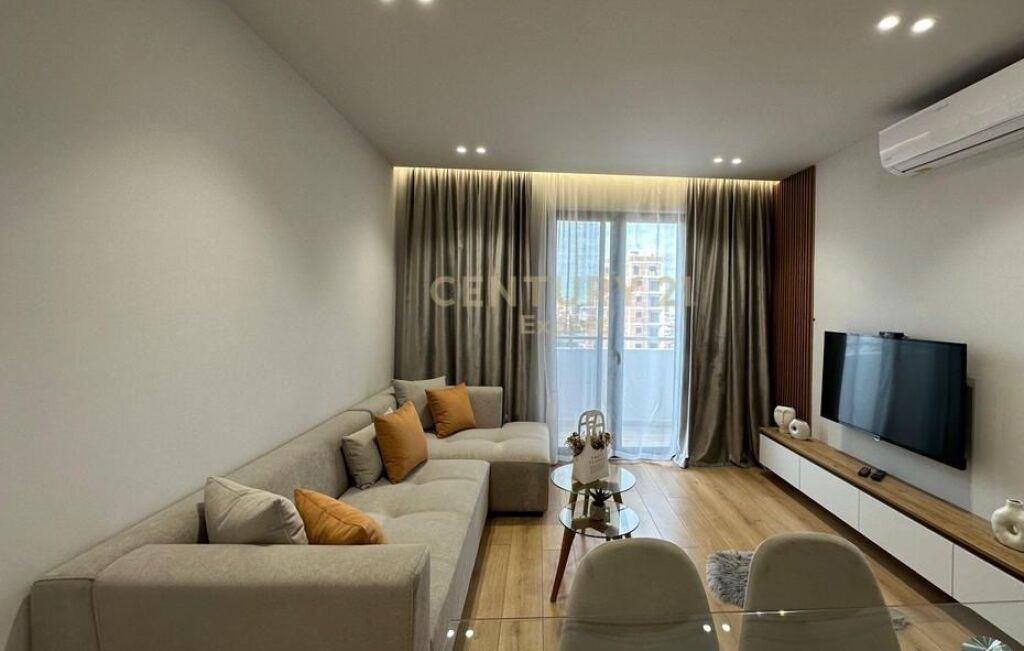 Apartament 2+1+2+Post Parkimi prane Spakut