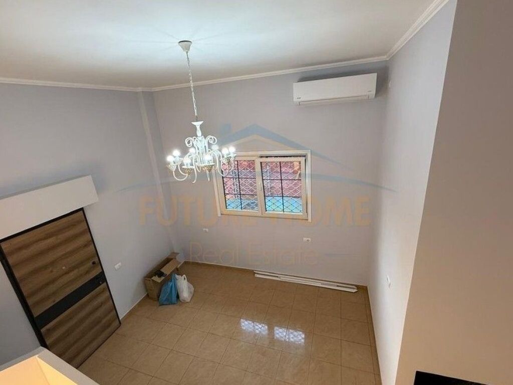 Shitet,Duplex 1+1, Rruga "Shefqet Kuka", Fresk