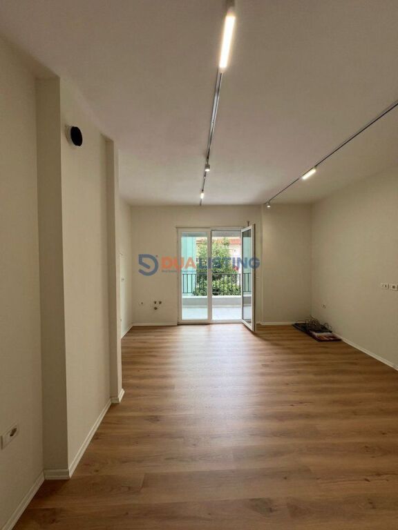 Ambient Zyre Premium me Qira – Pazar i Ri