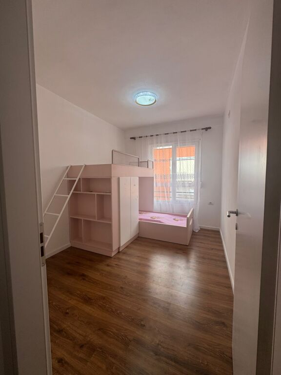 Selite Jepet apartament me qira 2+1 Tek Xhamia