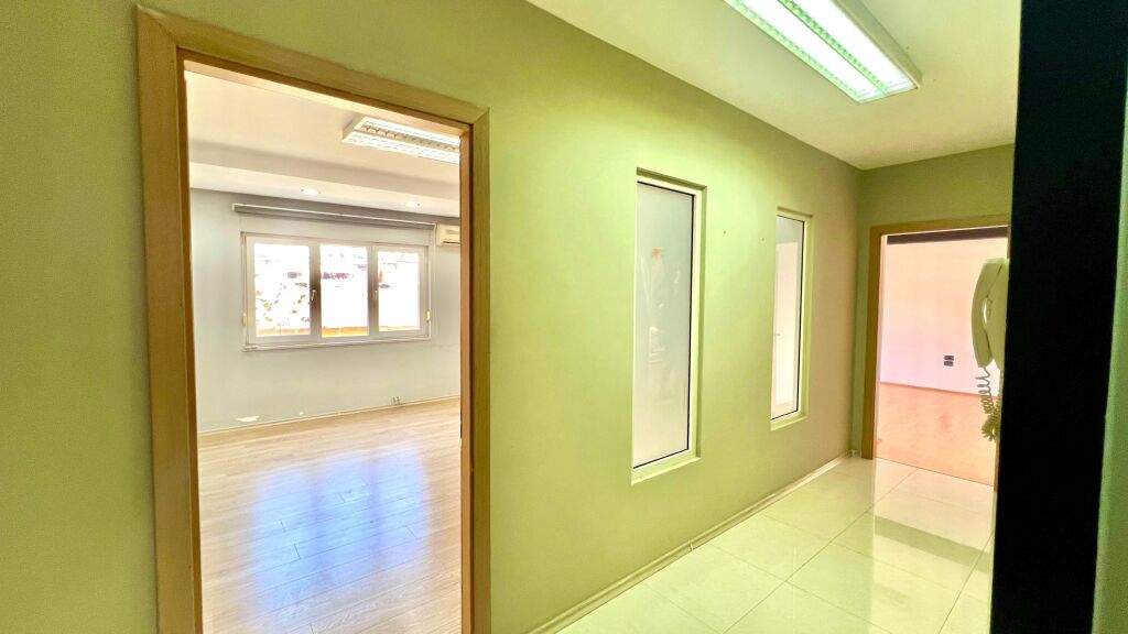 Me Qera: Zyre Moderne me 3 Ambiente Pune Sheshi Wilson (Prane Postes 8) - Kt.3 - 750€/Muaj - S.110m²