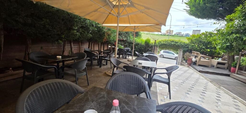 Jepet me qera Lokal/ Restorant ne Kinostudio te Rruga e kokonozeve