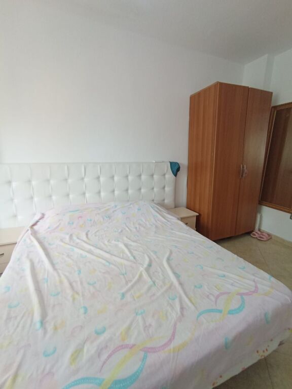 Shitet apartament 1+1