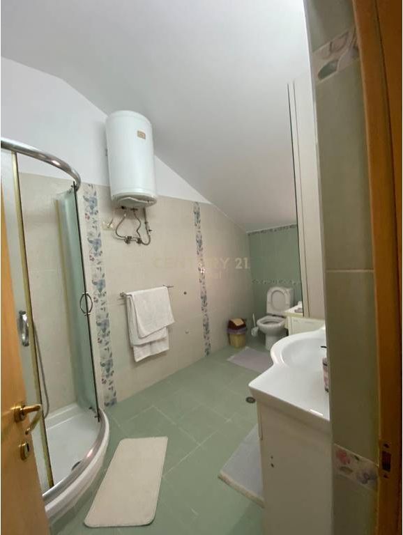 APARTAMENT 3+1+POST PARKIMI ME QIRA TEK KRISTAL CENTER