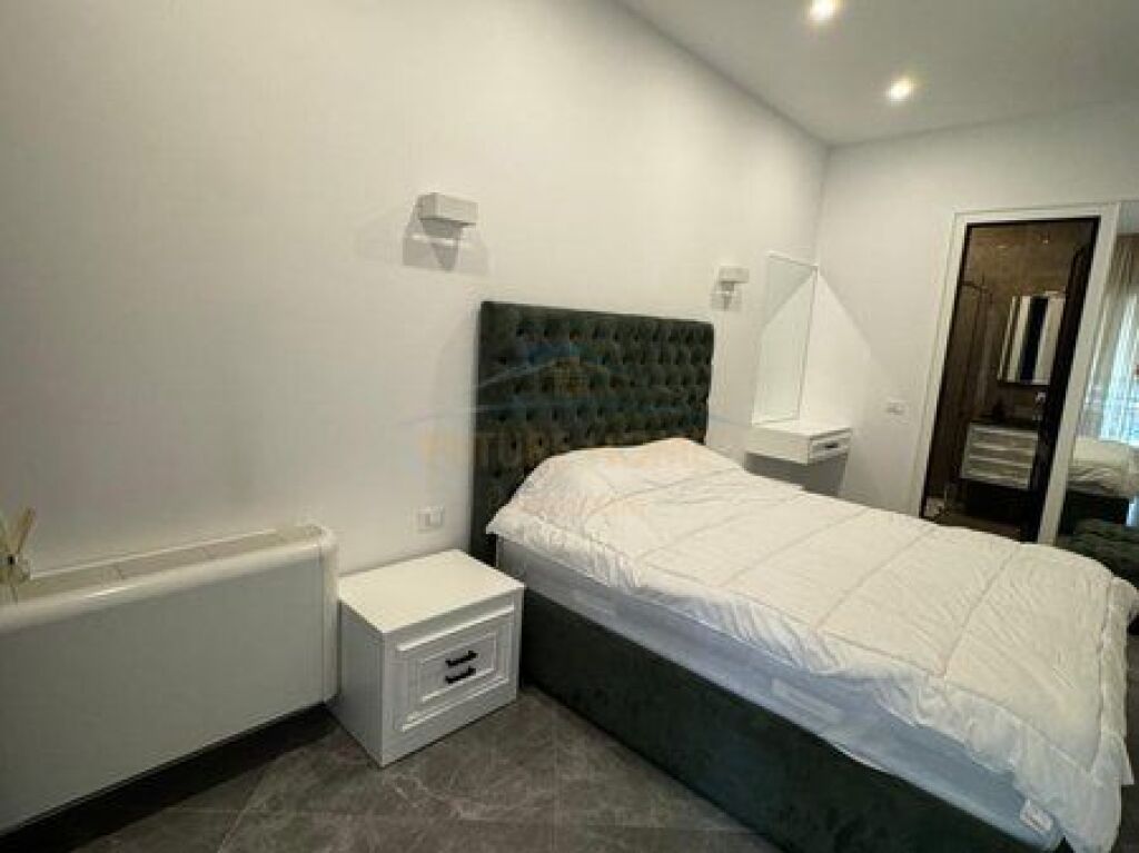 Affitto, Appartamento 2+1+2+Posto Auto, Complesso Delijorgji, Tirana.