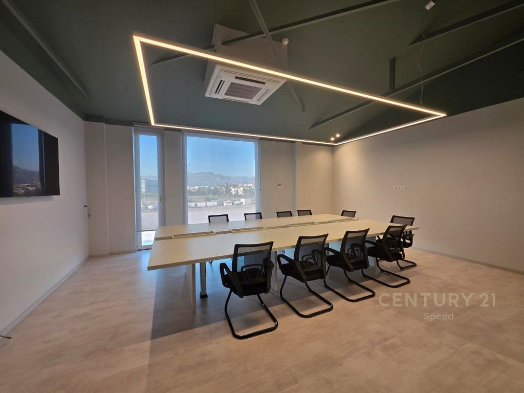 Japim me qira Objekt Komercial prane QTU, Zyra+Magazina