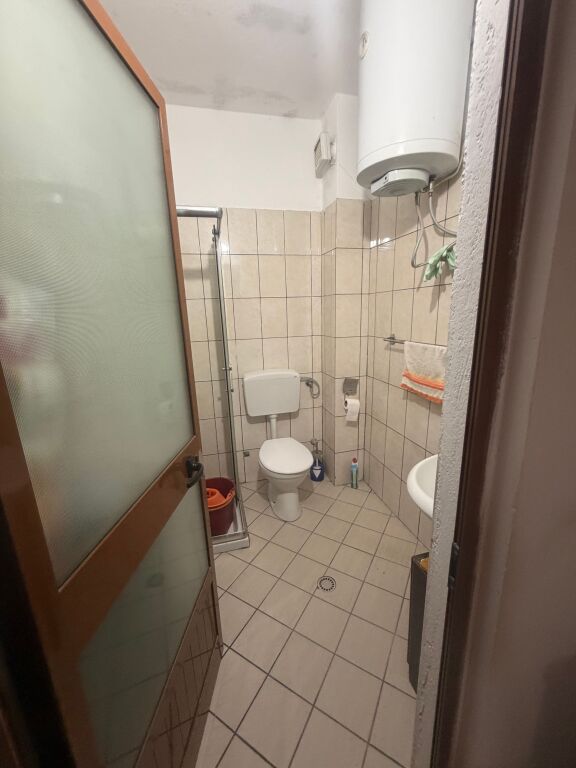 Shitet Apartament 1+1