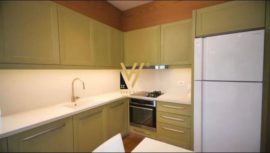 SHITET TRUALL+VILE 2 KATESHE TE KODRA KUQE,PASKUQAN 1.200.000 EURO