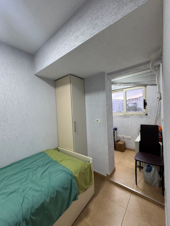 Shitet apartament te xhamia xhura-okazion