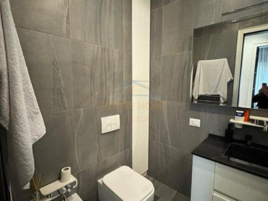 Affitto, Appartamento 2+1+2+Posto Auto, Complesso Delijorgji, Tirana.