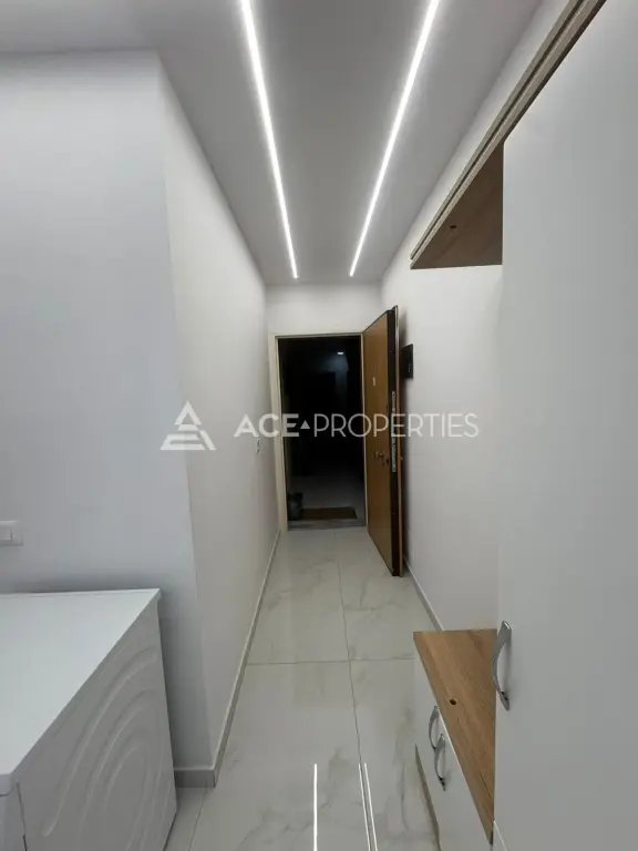 Jepet me qera Apartament 1+1 ,Plazh