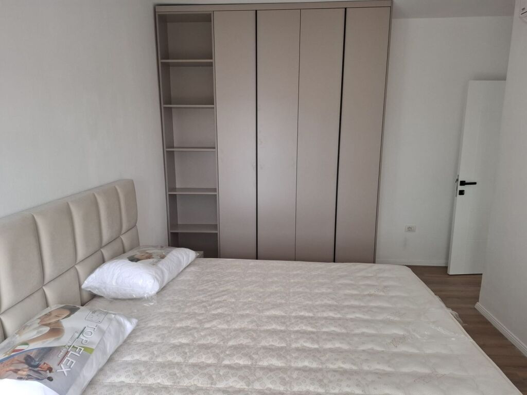 📣 QERA SUPER Apartament 2+1+2 Me Verande Dhe Parking 📍 Prane Shkolles Se Kuqe ✨ 💶 Cmimi 1.300 Euro