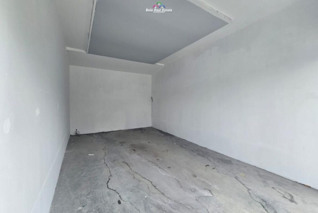 Magazine Me Qera Ne Mezez ( ID BM331) Tirane