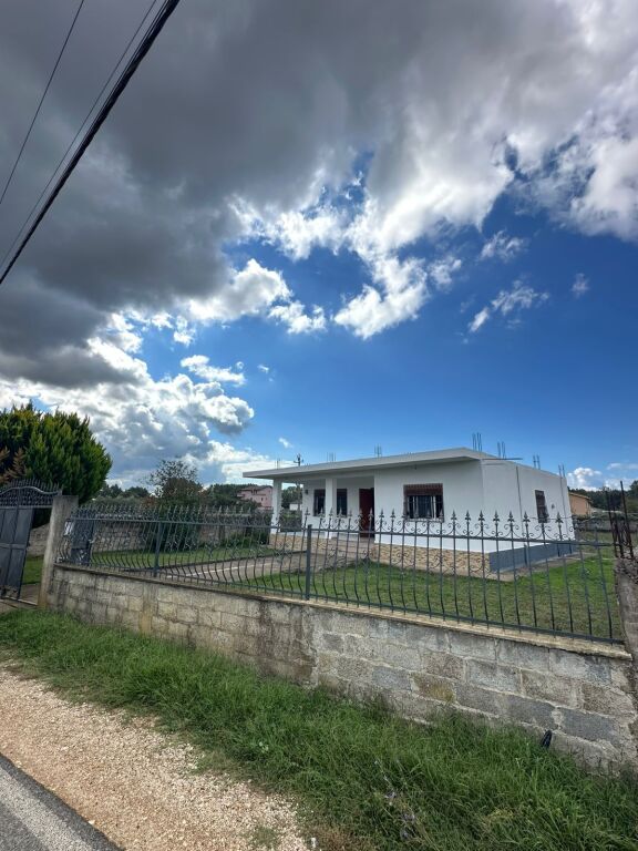 Shitet Shtepi Private 📍Lagja Popullore Shijak • 140.000€ ✅