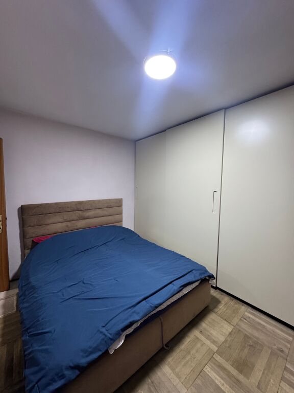 Shitet apartament te xhamia xhura-okazion