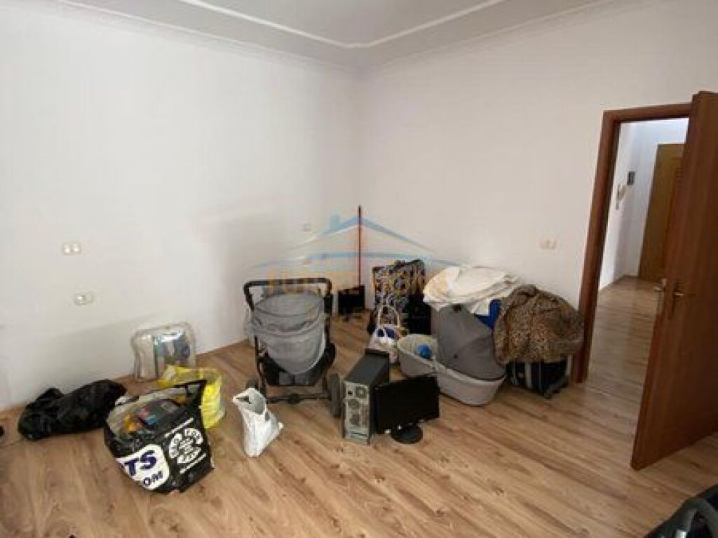 Shitet, Apartament 2+1, Ali Demi, Tiranë.