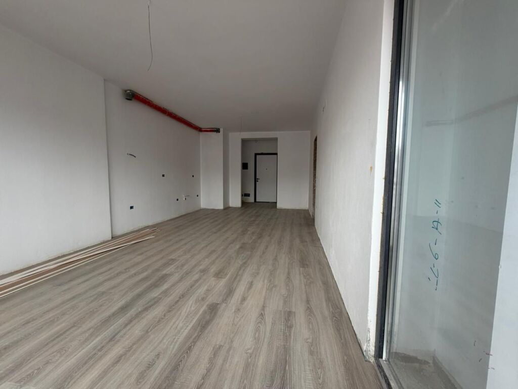 Shitet Apartament 2+1 Komuna E Parisit  White Tower