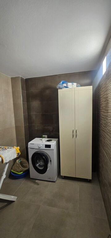 IN VENDITA MONOLOCALE 3+1+2+ VERANDA SPIAGGIA DURRES VIA FRIGORIFERIT COMPLESSO PRIVATO