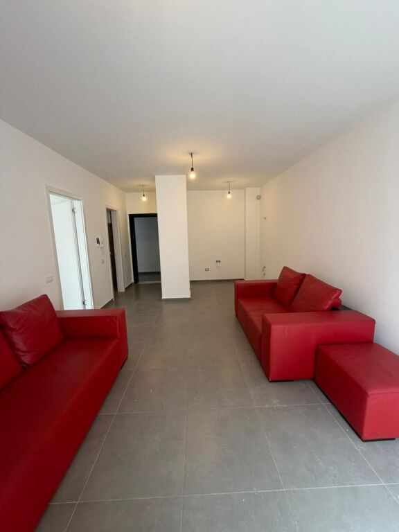 Apartament 1+1 + Verandë + Parkim me Qira – Univers City