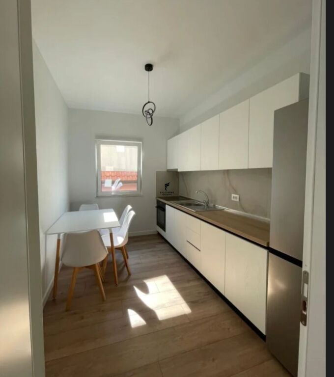 APARTAMENT ME QERA 1+1 ISH PARKU 50.000 LEKE FH-70331