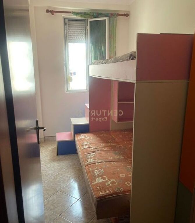Apartament me qira, Zogu i Zi