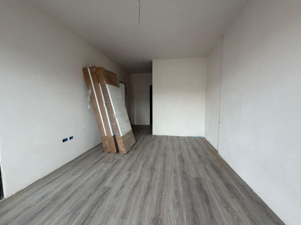 Shitet Apartament 2+1 Komuna E Parisit  White Tower