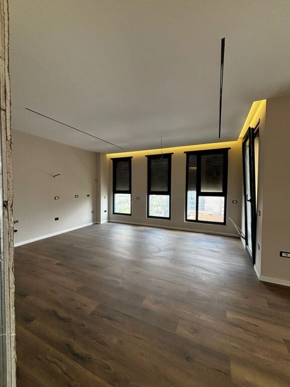 🏡 Shitet Apartament 3+1 | Bulevardi "Bajram Curri"