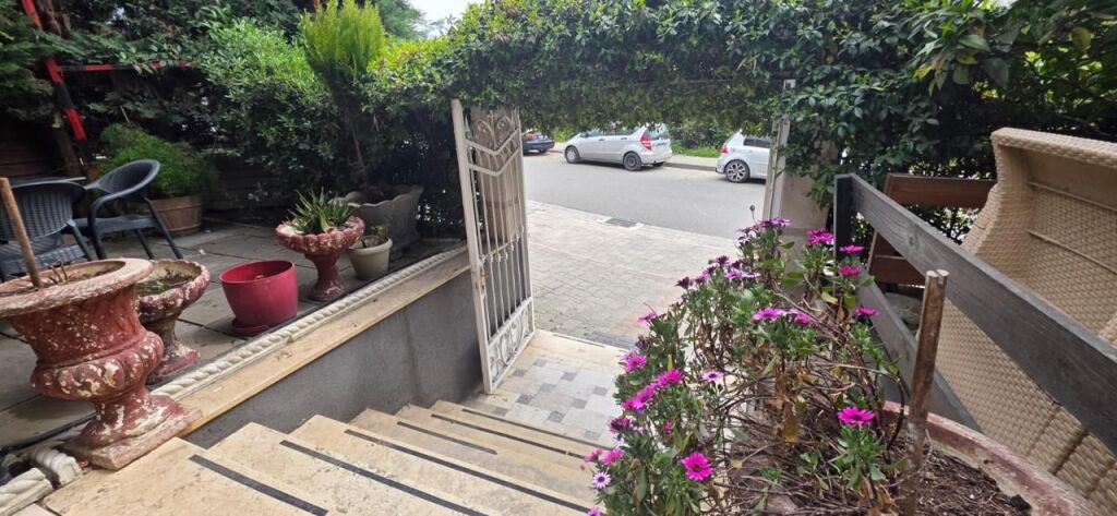 Jepet me qera Lokal/ Restorant ne Kinostudio te Rruga e kokonozeve