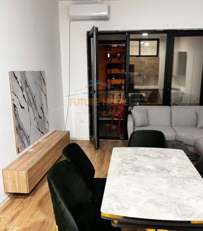 Qera,Apartament 2+1,Square 21!