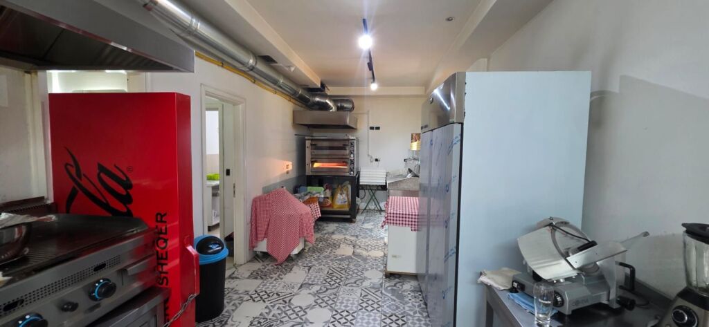 Shitet Biznesi Piceri/Lokal ne Vasil Shanto