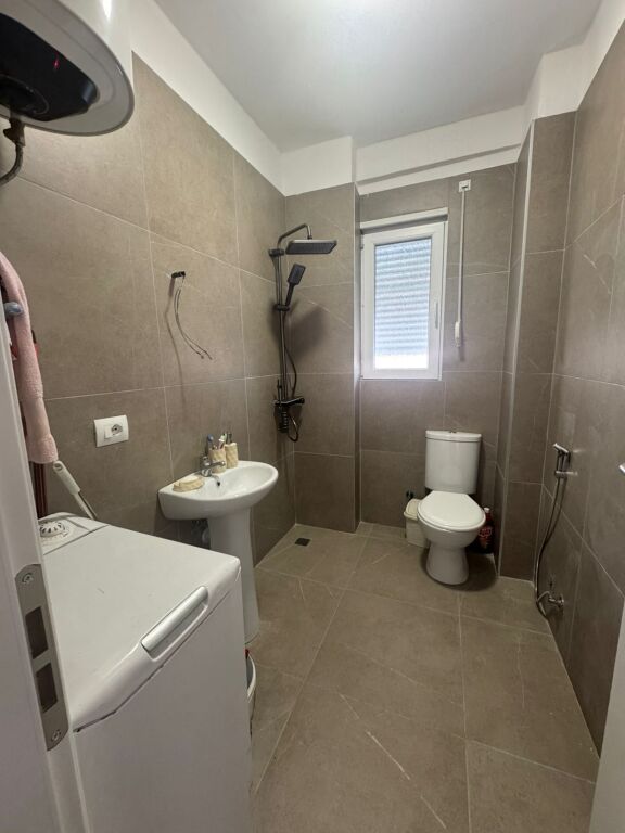 Selite Jepet apartament me qira 2+1 Tek Xhamia