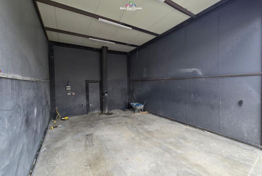 Magazine Me Qera Ne Mezez ( ID BM331) Tirane