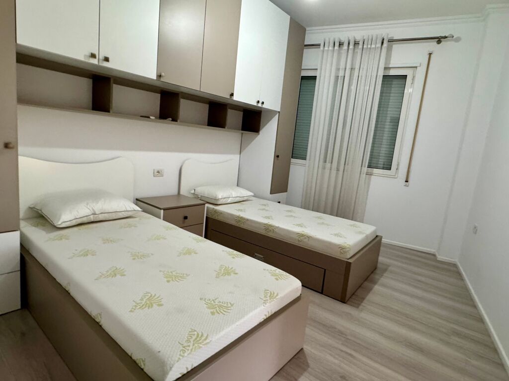 Apartament 2+1 me post parkimi per shitje
